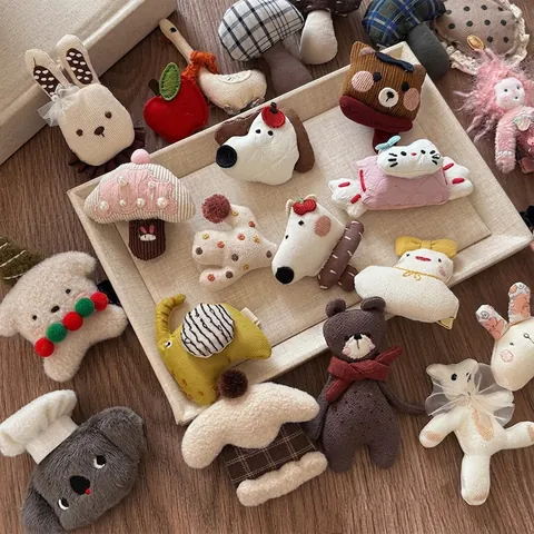 Barrettes à Cheveux en Tissu Animaux de Dessin Animé Fait Main pour Enfants Femmes Mignons Épingles à Cheveux en Peluche Accessoires