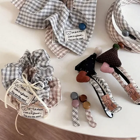 Retro Karo Stoff Haaraccessoires Kollektion Süße Spitze Scrunchies Schleife Haargummis Harz Perle BB Clips Karo Stirnbänder Damen Mädchen Täglich