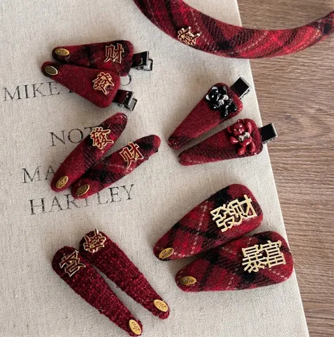 Fermaglio per Capelli a Cerchietto in Tessuto Scozzese Rosso Decorazione Caratteri Cinesi Oro Accessorio per Capelli Vintage per Donna