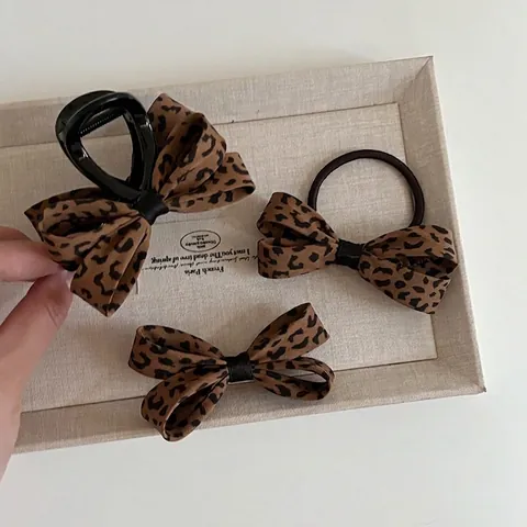 Fashion Leopard Print Bow Hair Claw Clip For Women Fabric Bowknot Strong Grip Hairpin For High Ponytail Vintage Hair Accessory