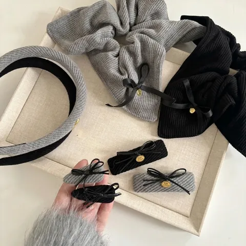 Colección Elegante de Accesorios para el Cabello de Punto Acanalado Gris Negro Rayado Lazo Decorativo Pinza Coletero