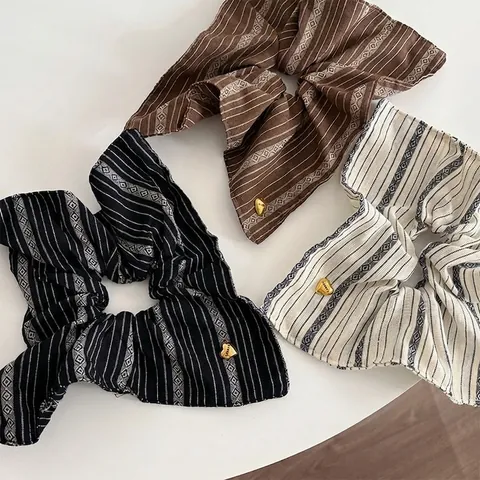 Elastico per Capelli Scrunchie in Tessuto a Righe Vintage Motivo Geometrico Con Ciondolo a Cuore in Lega per Donna Moda