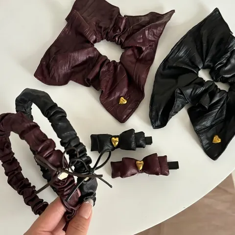 Vintage Elastico per Capelli in Pelle PU Fiocco Molletta Ciondolo a Cuore Cerchietto Elegante Accessori per Capelli da Donna