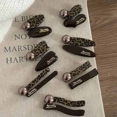 Pinzas para el Cabello con Estampado de Leopardo Francés de Acrílico Color Café Vintage Perla Artificial Pinzas de Pico de Pato para Mujer Accesorios de Moda para el Cabello