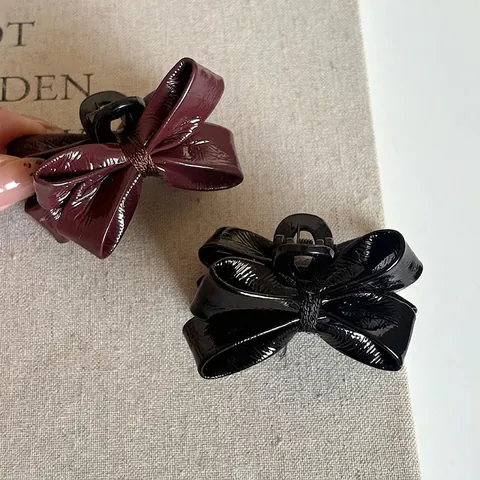 Mini Molletta per Capelli a Fiocco in Pelle PU Lucida Verniciata Rosso Vino Nero Clip a Squalo Accessori Moda Capelli Donna