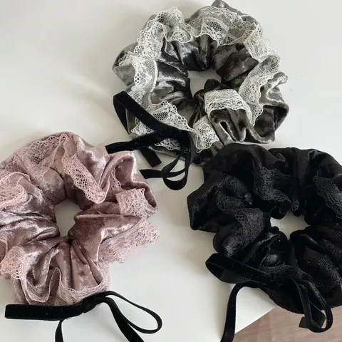 Franse Vintage Kantafwerking Fluwelen Scrunchie Met Lange Zwarte Strik Ballet Stijl Elegante Stof Haarelastiek Voor Dames