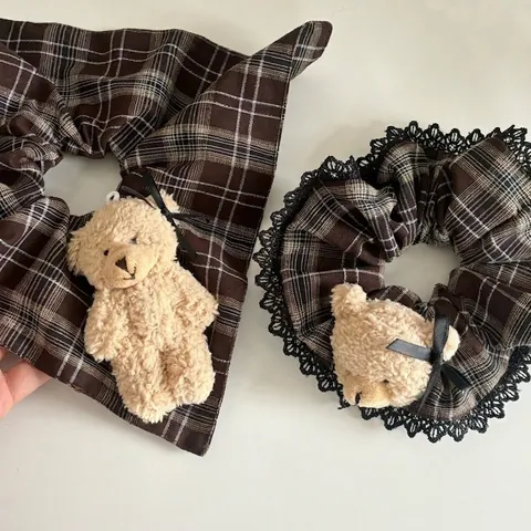 Scrunchie con Orsetto a Quadri Vintage Con Orsetto di Peluche e Bordo in Pizzo Per Donna Accessori per Capelli in Tessuto