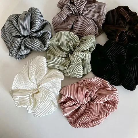 Grande Scrunchie in Tessuto di Raso a Pieghe Ondulazione dell'Acqua Lucida Elastico Per Capelli Moda Scrunchy Per Donna Accessori Per Coda di Cavallo Bassa