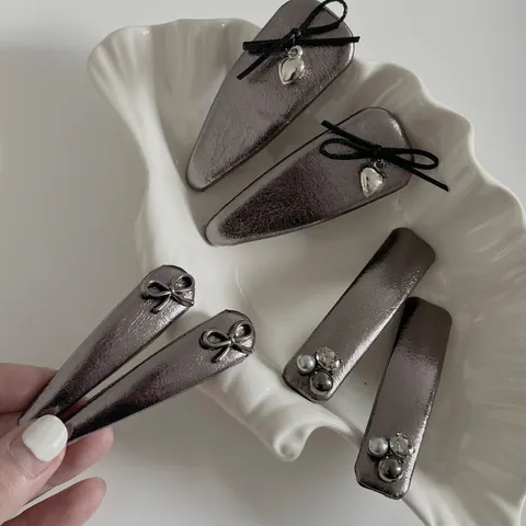 Fermagli per Capelli Retrò Canna di Fucile Argento in Pelle con Fiocco Donna Eleganti Künstliche Perle Sintetiche Ciondolo a Cuore Lega Clip