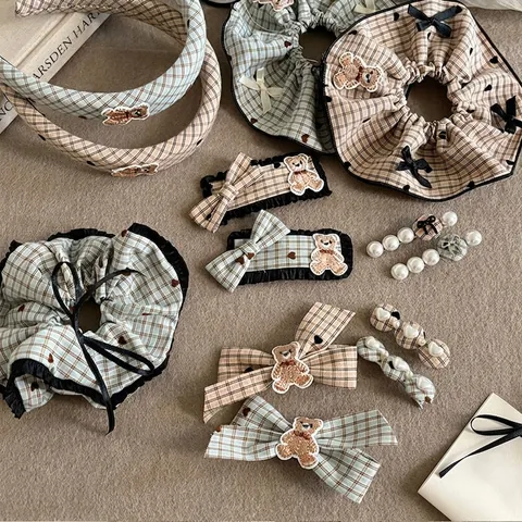 Set di Accessori per Capelli con Orsetto Scozzese Vintage Molletta con Fiocco a Quadretti Cerchietto con Perle Artificiali Scrunchie Donna
