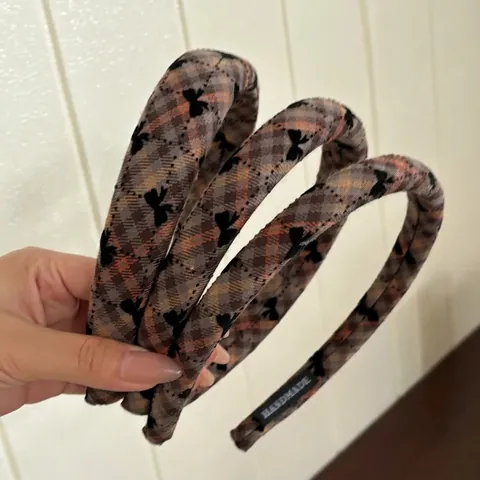 Elegante Cerchietto a Quadri con Fiocco per Donna in Tessuto Floccato Spesso Antiscivolo Fascia per Capelli Versatile Fatta a Mano Accessorio Moda