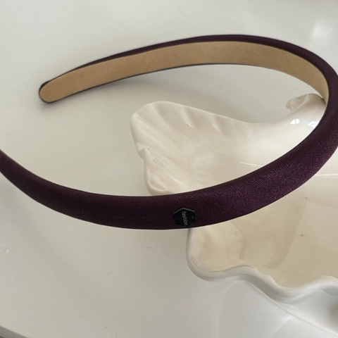 Diadema Delgada de Satén para Mujer Con Etiqueta de Metal Plateada Antideslizante de Tela Aro de Pelo Diario Color Sólido Accesorios para el Cabello