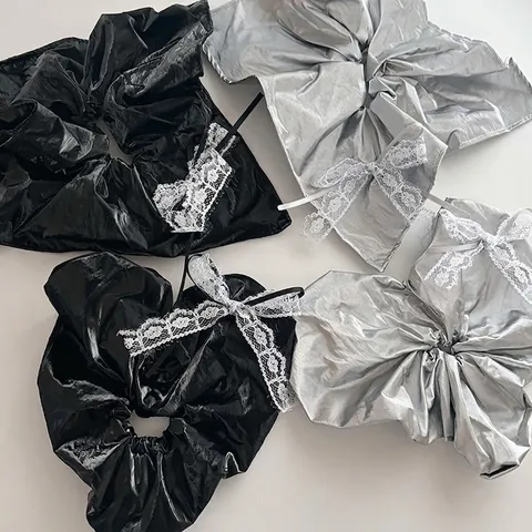 Scrunchie in Pelle PU alla Moda Metallizzato Con Fiocco in Pizzo Bianco per Donna Elastico Grande per Capelli Accessori