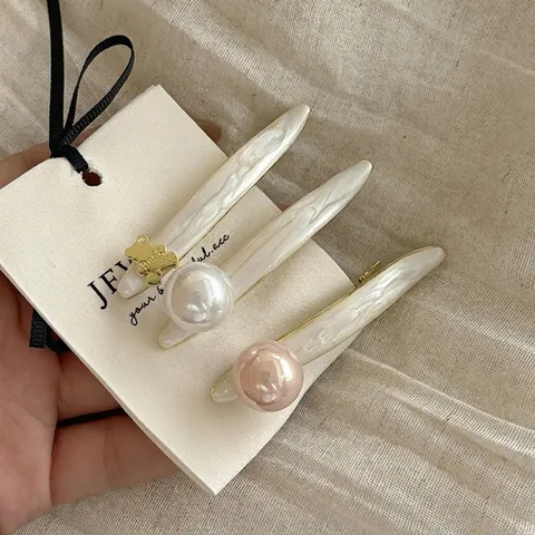Fermaglio per Capelli in Acrilico con Orso e Perla Artificiale Stile Coreano Elegante Fermaglio a Becco d'Anatra Donna Gioielli