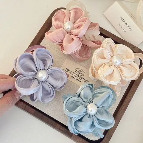 Squisita Pinza per Capelli a Forma di Fiore in Raso Con Perla Artificiale Elegante Pinza in Acrilico per Donna Accessori per Capelli in Stile Coreano