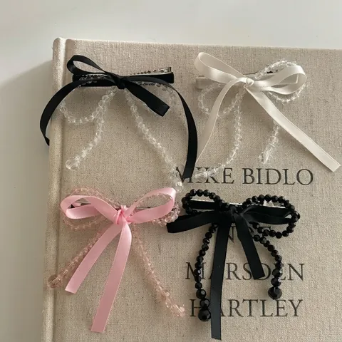 Elegante Fermaglio per Capelli con Fiocco in Nastro di Satin e Fiore di Perline di Cristallo Artificiale Clip a Becco d'Anatra