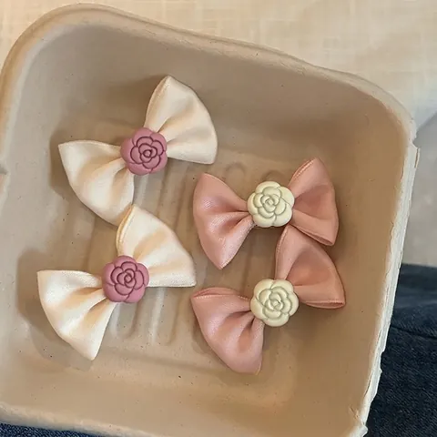 Elegante Fermaglio per Capelli in Satin Con Fiocco e Camelia per Donna Forcina Floreale Fatta a Mano Stile Coreano