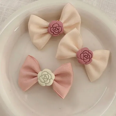 Elegante Fermaglio per Capelli in Satin Con Fiocco e Camelia per Donna Forcina Floreale Fatta a Mano Stile Coreano