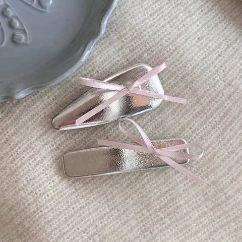Moda Clip per Capelli BB in Pelle PU con Fiocco Triangolo Argento Clip Laterale Geometrica Dolce Forcina in Nastro di Raso per Donna