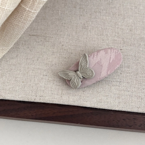 Vintage Stoff Umwickelte Schmetterling Haarspangen Für Damen Elegante 3D Harz Schmetterling Dekorative Seitenclip Haarschmuck