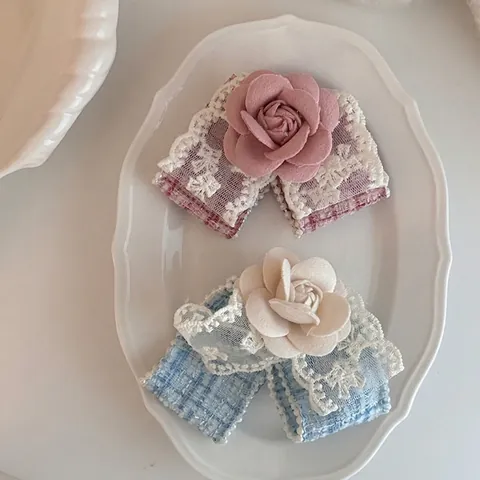 Pinza para el Pelo de Flor de Camelia de Tela Vintage Francés con Lazo de Encaje Perla Artificial para Mujer