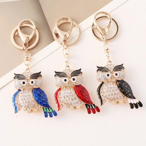 Portachiavi Creativo in Metallo a Forma di Gufo Squisito Portachiavi Animale con Strass Placcato Oro Lega di Zinco Smalto Pendaglio per Borsa Regalo Donna
