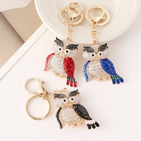 Portachiavi Creativo in Metallo a Forma di Gufo Squisito Portachiavi Animale con Strass Placcato Oro Lega di Zinco Smalto Pendaglio per Borsa Regalo Donna