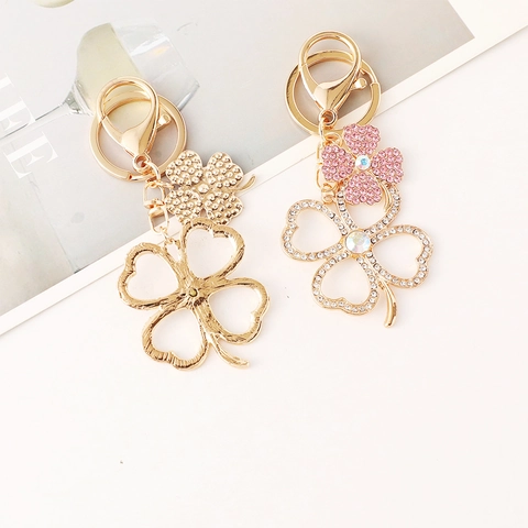 Exquisite Rhinestone Four Leaf Clover Keychain Zinc Alloy Gold Plated Bag Charm Pendant For Women Fashion Accessory Gift