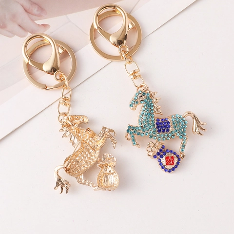 Kreativer Strass Pferd Schlüsselanhänger Luxus Metall Tier Tasche Anhänger Mit Glückstasche Gold Galvanisiert Zinklegierung Geschenk
