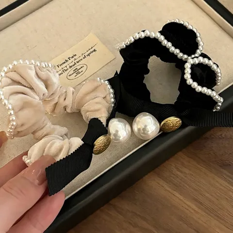 Eleganti Elastici per Capelli in Velluto con Künstliche Perle e Fiocco Scrunchies Vintage Francesi con Nastro Elastico per Coda di Cavallo Donna