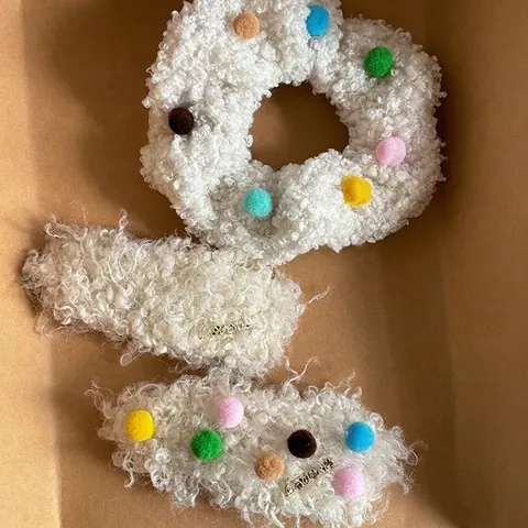 Schattige Lamswol Haarklem Kleurrijke Pompons Pluche BB Clip Met Gouden Love Letter Handgemaakte Haaraccessoires Voor Vrouwen
