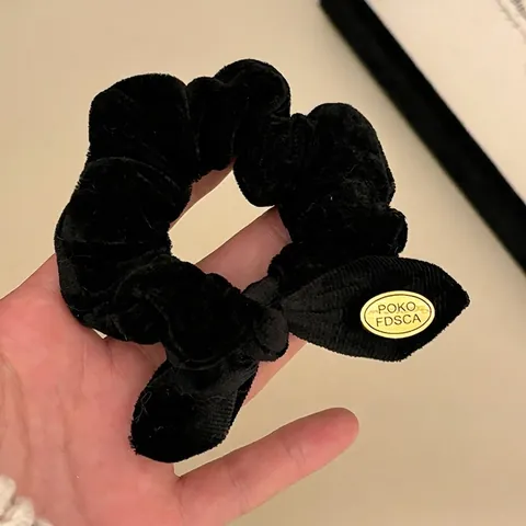 Eleganter Samt Schleife Haargummi Mit Goldenem Metalletikett Vintage Schwarz Stoff Elastisch Haarkordel Pferdeschwanz Halter Damen Schmuck