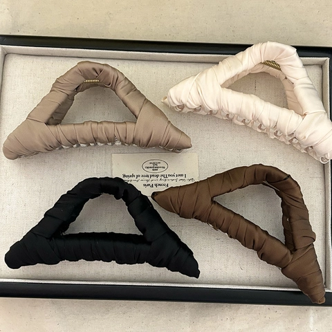 Elegante Molletta per Capelli a Triangolo Rivestita in Tessuto Grande Clip a Squalo in Raso per Donna Accessorio Geometrico