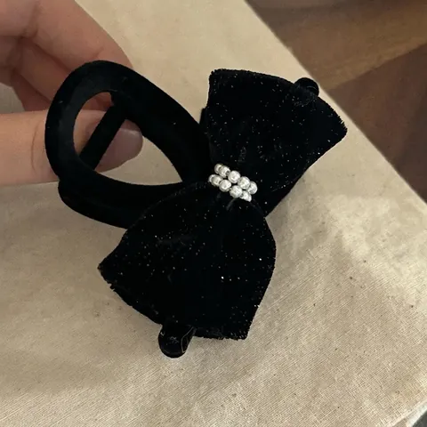 Elegant Velvet Bow Hair Claw Clip With Faux Artificial Pearl Handmade Hair Accessory For Women Vintage Sweet Style Black Red Color