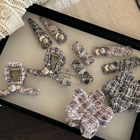 Elegant Tweed Fabric Hair Clips For Women French Style Plaid Hair Claw Artificial Pearl Decor Vintage Headwear Accessory