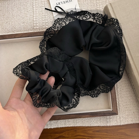 Französisches Romantisches Schwarzes Spitzenkante Plissee Satin Haargummi Großes Vintage Sanftes Haarseil Für Damen Elegante Haar Accessoires