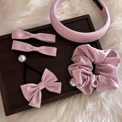 Elegante Set di Accessori per Capelli in Raso Con Fiocco Cerchietto Imbottito Scrunchie Mollette Con Künstliche Perle Artificiali Donna