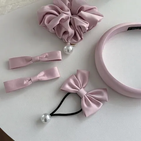 Elegante Set di Accessori per Capelli in Raso Con Fiocco Cerchietto Imbottito Scrunchie Mollette Con Künstliche Perle Artificiali Donna