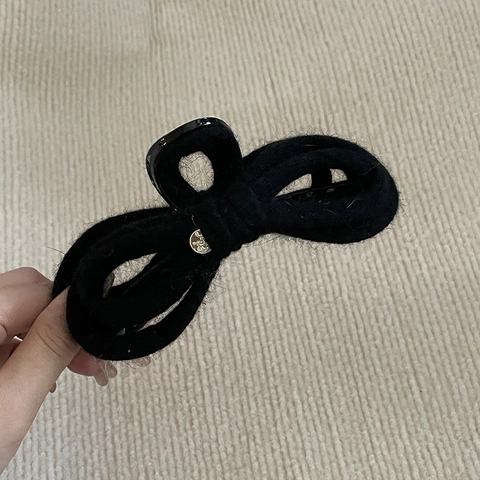 Handmade Woolen Bow Hair Clip Artificial Pearl Shark Clip Elegant Knitted Bow Hair Claw For Women Fashion Winter Accessory