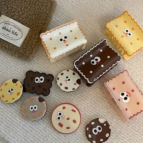 Cute Cartoon Cookie Biscuit Shaped Hair Claws Sweet Resin Acrylic Hair Clips Decorative Hair Accessories For Women Girls