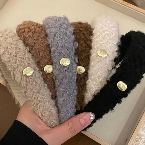 Teddy Plush Headband For Women With Gold Letter Metal Tag Solid Color Autumn Winter Thick Hair Band Fashion Hair Accessories
