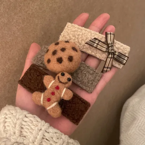 Süße Plüsch Lammwolle Keks Haarspangen Handgemacht Lebkuchenmann Biskuit Haarnadeln Weihnachten Festliche Filz Schleife Haarschmuck