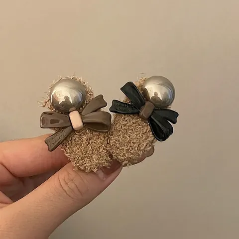Clip de Pelo de Peluche de Invierno con Lazo y Bola de Metal Pinza Lateral para Flequillo de Piel Sintética para Mujer Accesorios