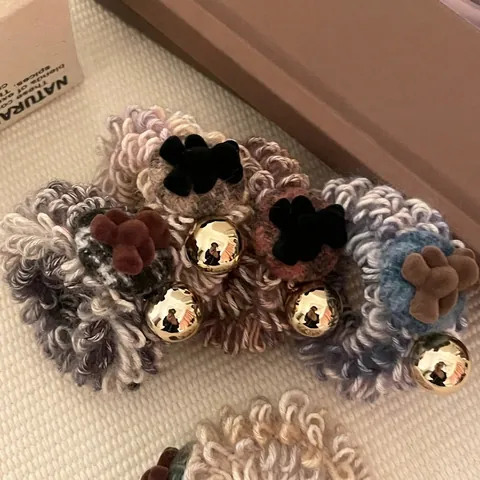Vintage Cute Bear Knit Wool Hair Tie For Women Handmade Plush Coiled Elastic Hair Rope With Golden Bead Flower Decoration