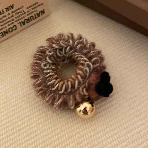 Vintage Cute Bear Knit Wool Hair Tie For Women Handmade Plush Coiled Elastic Hair Rope With Golden Bead Flower Decoration