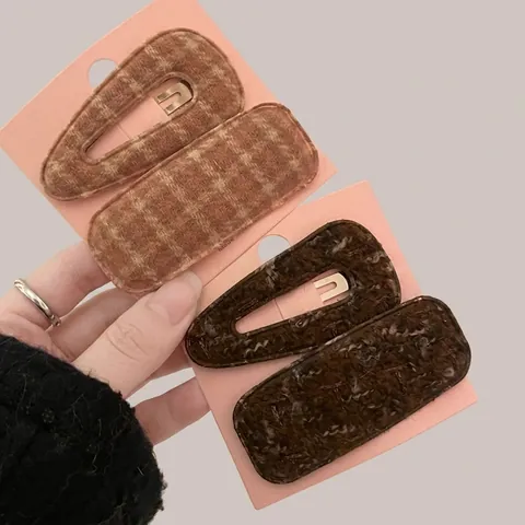 Pinces à Cheveux en Tissu de Laine Style Coréen Géométriques à Carreaux Bec de Canard pour Femmes Accessoires de Coiffure Faits à la Main