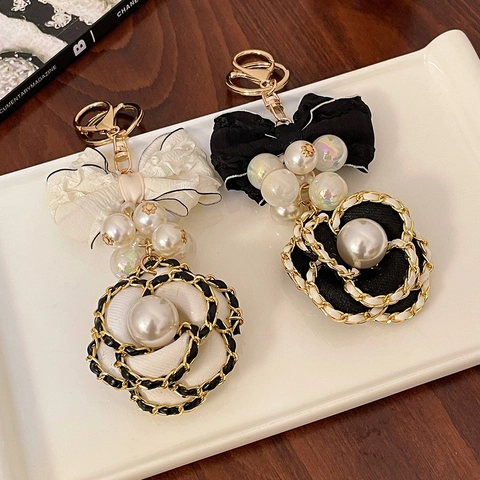Elegant Camellia Bow Pearl Keychain Metal Fabric Charm For Women Bag Hanging Accessory Black White Floral Design Korean Style