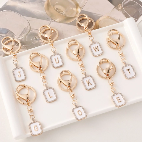 Mode Alphabet Anfangsbuchstabe Strass Emaille Schlüsselanhänger Gold Metall Rechteckiger Anhänger Schlüsselring Für Damen Tasche Schmuck Geschenk