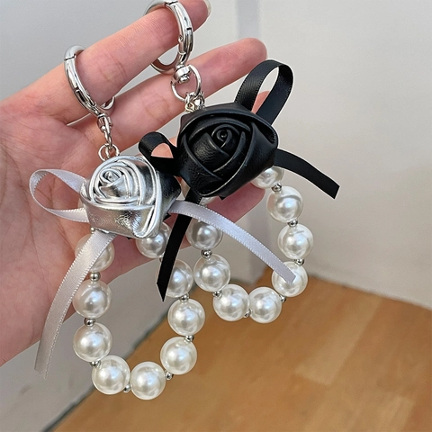 Portachiavi con Rosa in Pelle PU e Künstliche Perle Con Fiocco in Raso Anello a Molla Elegante Ciondolo per Borsa Regalo Donna