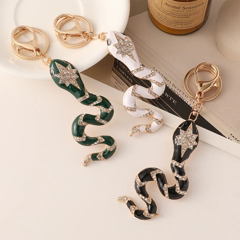 Portachiavi Creativo a Forma di Serpente in Smalto e Strass in Lega Ciondolo per Borsa di Lusso Regalo di Compleanno Gioielli Donna